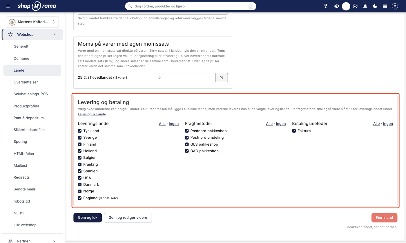 Kortet Levering og betaling på landets side med tre lister, hver med linkene Alle og Ingen: Leveringslande med blandt andet Tyskland, Sverige, Finland, Danmark og England (landet selv), Fragtmetoder med Postnord pakkeshop, Postnord omdeling, GLS pakkeshop og DAO pakkeshop, og Betalingsmetoder med Faktura. Alt er valgt. Nederst knapperne Gem og luk, Gem og rediger videre og Fjern land