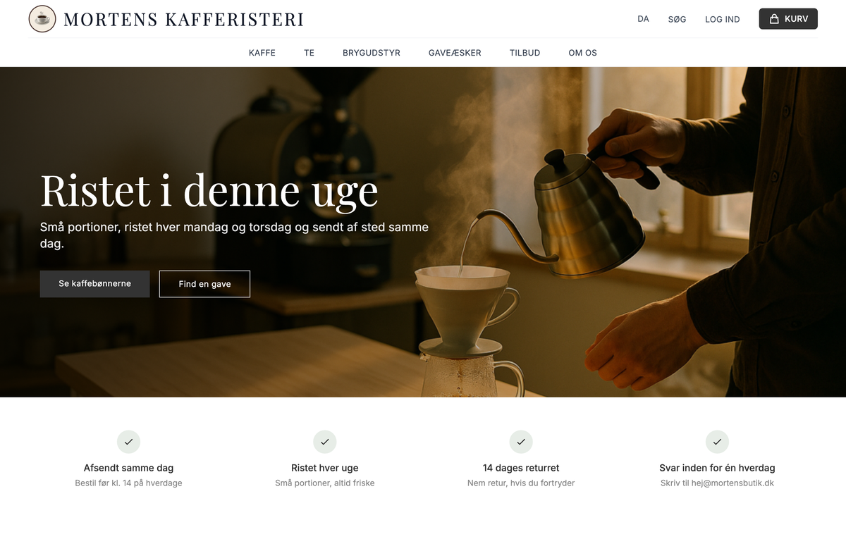 Washington: forside med header, menu og et stort billede af kaffe, der brygges i et lyst risteri